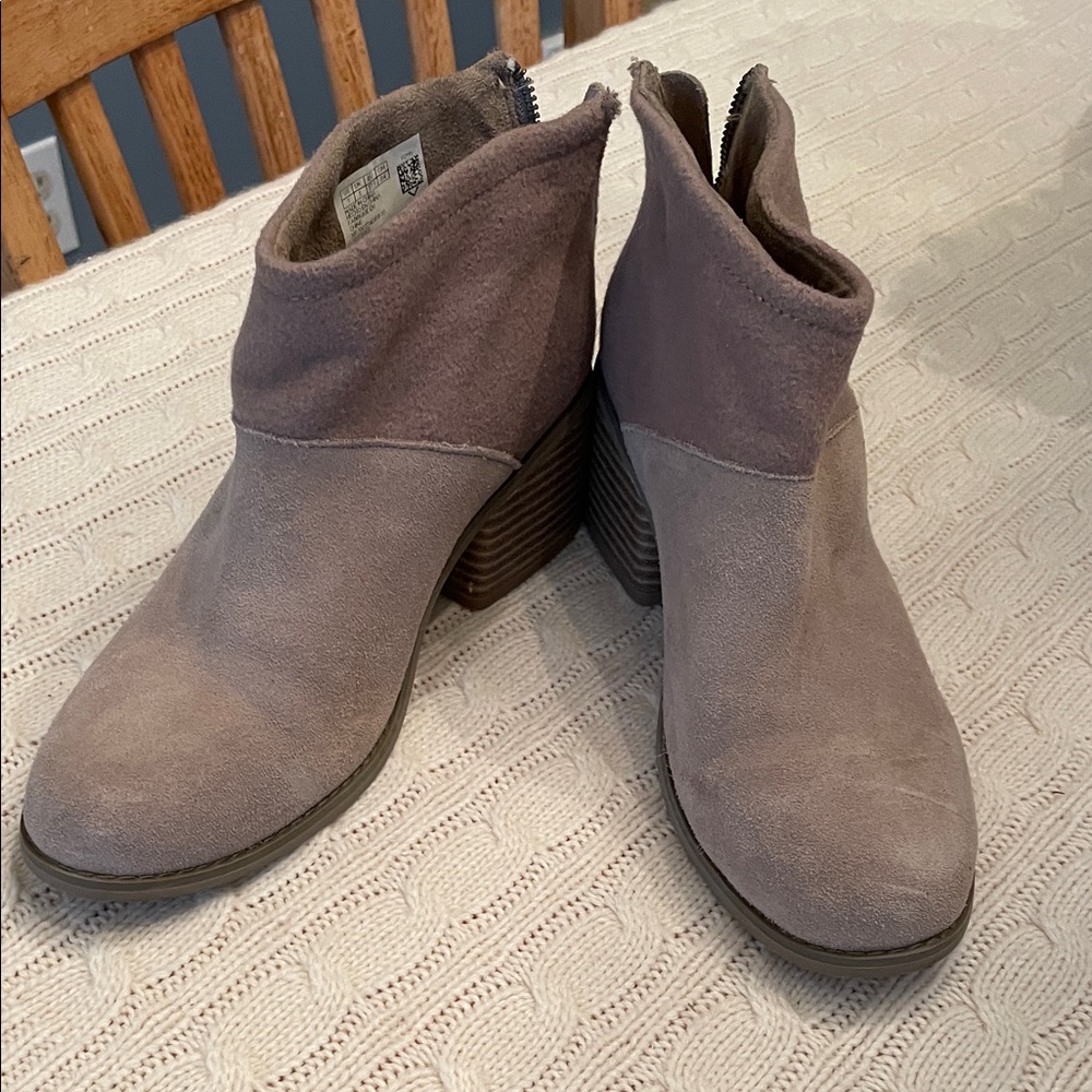 Women’s 7 Toms Lacy booties Desert Taupe 2 tone faux suede/felt back zipper heel